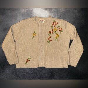 Vintage 1950s Cream Embroidered Floral Knit Sweater fashioned by Sally Gee Small